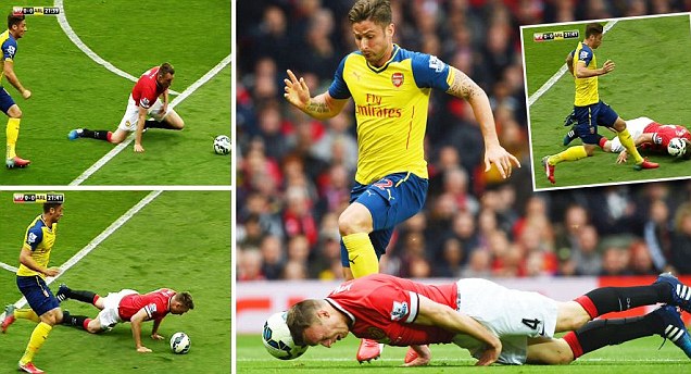 Phil Jones Diejek karena Nekat Bendung Oliver Giroud dengan Kepala